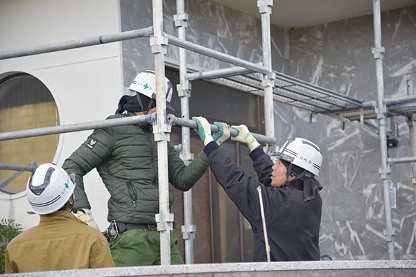 集合住宅の大規模修繕足場